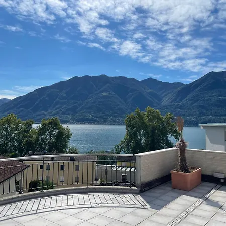 Lakeview Luxury Penthouse Апартаменты *