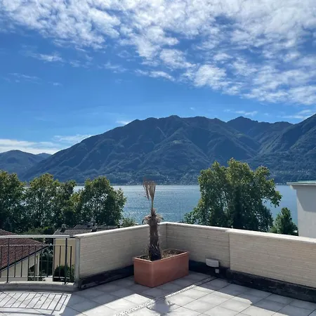 Lakeview Luxury Penthouse Апартаменты *